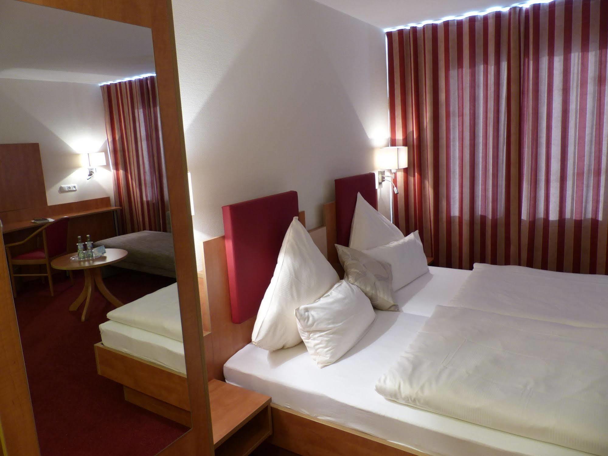 City Hotel By Celina ฮาเกิน ภายนอก รูปภาพ